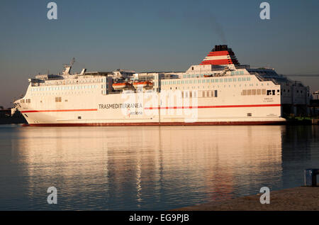 Acciona Trasmediterranea nave traghetto Sorolla nel porto di Malaga, Spagna Foto Stock