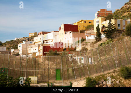 Sicurezza elevata recinzioni separare le enclave spagnola di Melilla, Spagna dal Marocco, Africa del nord, Gennaio 2015 Foto Stock