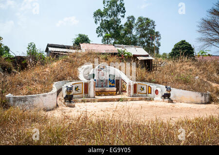 Cinese tradizionale cimitero in Cambogia, in Asia. Foto Stock