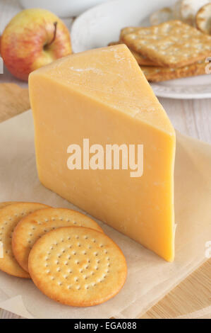 Double Gloucester una cremosa tradizionale semidura FORMAGGI INGLESI Foto Stock