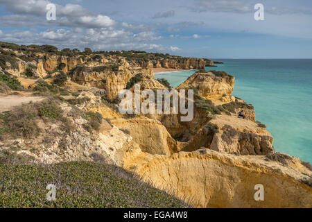 Il Portogallo Algarve Praia da Coelha scogliere della costa Foto Stock