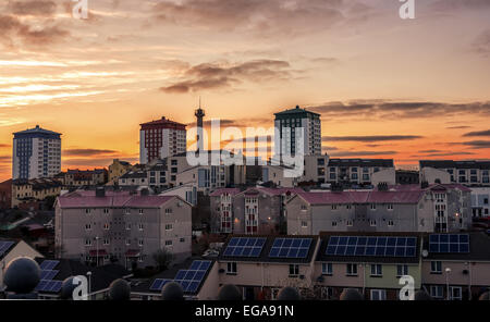 Il tramonto di devonport,Plymouth, UK,Casa,l'alloggiamento,british,nuvole,SKY,ipoteca,tetto,solar,Casa,edificio,città,città,all'esterno,torri Foto Stock