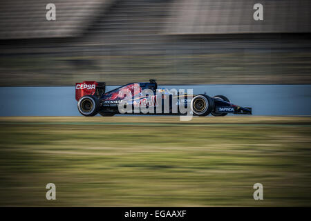 Montmelo, Catalogna, Spagna. Xx Febbraio 2015. Carlos Sainz Jr (ESP) rigidi in un Toro Rosso durante il giorno due di Formula Uno test pre-stagione sul circuito de Barcelona - Catalunya Credito: Matthias Oesterle/ZUMA filo/ZUMAPRESS.com/Alamy Live News Foto Stock