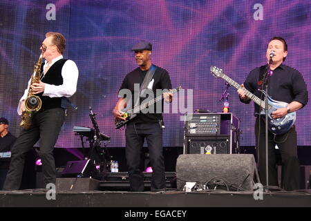 Riavvolgere il Sud 80s Music Festival al tempio isola prati con: UB40 dove: Henley on Thames, Regno Unito quando: 17 Ago 2014 Foto Stock