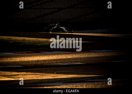 Barcellona, Spagna. Il 19 febbraio, 2015. KIMI RAIKKONEN (FIN) aziona la Ferrari durante il giorno 01 di Formula Uno test pre-stagione sul Circuito de Catalunya di Barcellona Foto Stock