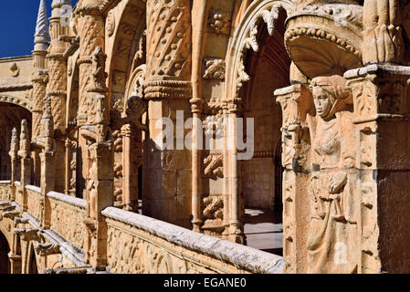 Il portogallo Lisbona: architettura ornata nel chiostro del Patrimonio Mondiale Mosterio Monastero dos Jeronimos in Belém Foto Stock