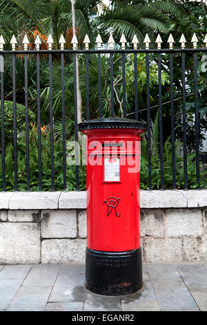 Red Post Office casella montante, Gibraltar, Gibilterra, Territorio britannico in Europa meridionale Foto Stock