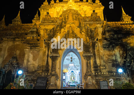 Htilo Minlo Htilominlo, tempio buddista illuminata di notte,pagana Bagan,birmania, myanmar Foto Stock