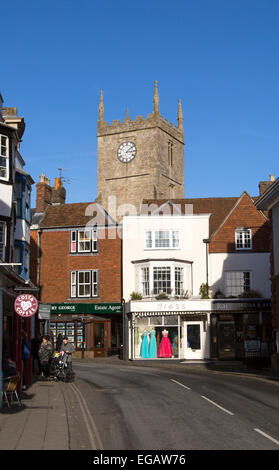 Chiesa di Santa Maria e gli edifici storici, Marlborough, Wiltshire, Inghilterra, Regno Unito Foto Stock