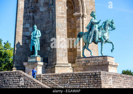 Kaiser Wilhelm Memorial sopra il lago Hengstey, serbatoio der Ruhr, tra, Dortmund, Herdecke e Hagen, sul Hohenyburg Foto Stock