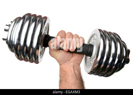 Man mano che tiene pesanti dumbell cromato Foto Stock