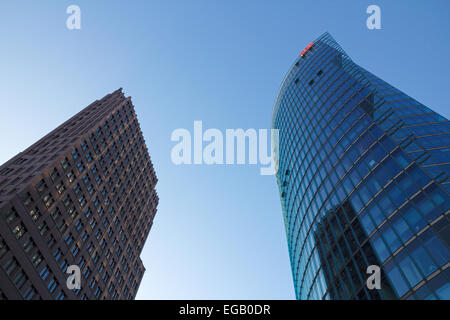 [Solo uso editoriale] torre Kollhof e DB torre durante il tramonto a Potsdamer Platz, Berlin, Germania Foto Stock