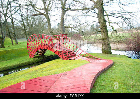 Ponte di frattali, parte di Charles Jenck il giardino della speculazione cosmica in Scozia. Foto Stock