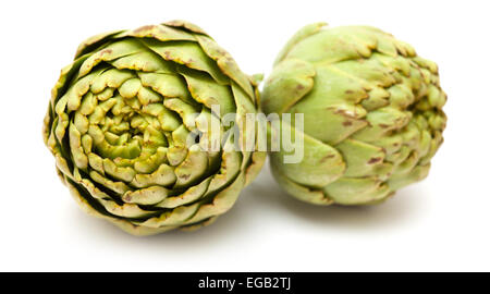 Carciofi isolati su sfondo bianco Foto Stock