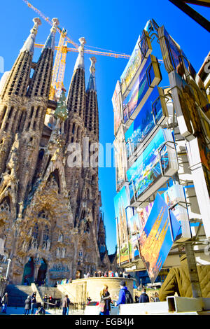 La Sagrada familia facciata progettata da Antoni Gaudi. Barcellona, in Catalogna, Spagna. Foto Stock