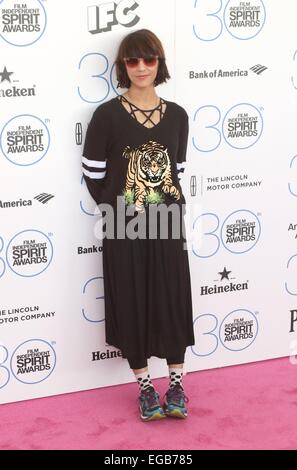 Santa Monica, California, Stati Uniti d'America. Il 21 febbraio, 2015. Ana Lily Amirpour presso gli arrivi per trentesimo Film Independent Spirit Awards 2015 - Arrivi 1, Santa Monica Beach, Santa Monica, CA, 21 febbraio 2015. Credito: James Atoa/Everett raccolta/Alamy Live News Foto Stock