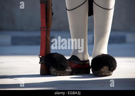 Scarpe e fucile di Greco guardsman presidenziale Foto Stock