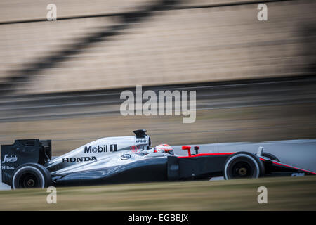 Montmelo, Catalogna, Spagna. Il 21 febbraio, 2015. JENSON BUTTON (GBR) aziona una McLaren durante il giorno 03 di Formula Uno test pre-stagione sul Circuito de Catalunya di Barcellona © Matthias Oesterle/ZUMA filo/ZUMAPRESS.com/Alamy Live News Foto Stock