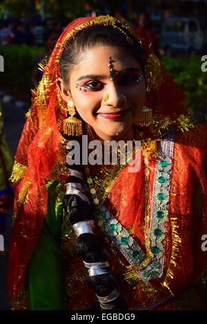 Vestito tradizionale bella ragazza indiana India Foto Stock