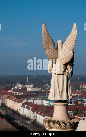 Skyline di Potsdam visto dalla parte superiore della chiesa di St Nicholas, angelo di pietra Foto Stock