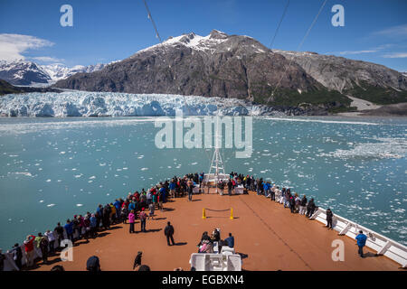 Prua di nave da crociera nel Glacier Bay, Alaska, Stati Uniti d'America, America del Nord. Foto Stock