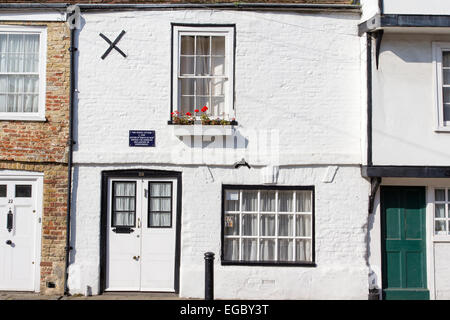 La casa di Tom Paine, l'autore di 'diritti dell'uomo', costruita nel 1759 nella città medievale di Sandwich in Kent. Casa con terrazza in mattoni dipinta di bianco. Foto Stock