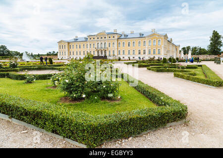 Giardini di rose, Rundale Palace Museo e Parco, Lettonia Foto Stock