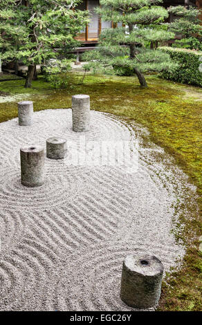 Il giardino orientale di Tofuku-ji Hōjō di Shigemori Mirei (1939), rappresenta la costellazione del grande Dipper (l'aratro o grande Orso) (Kyoto, Giappone) Foto Stock