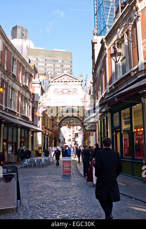 Mercato Leadenhall usato per essere un luogo di mercato nel quartiere finanziario di Londra ma ha ora morphed in un Gents luogo di incontro,Londra Foto Stock