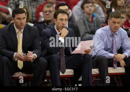 Febbraio 21, 2015: Minnesota coach Richard Pitino guarda su durante il NCAA pallacanestro tra il Wisconsin Badgers e Minnesota Golden i Gopher a Kohl Center a Madison, WI. Wisconsin sconfitto Minnesota 63-53. John Fisher/CSM Foto Stock