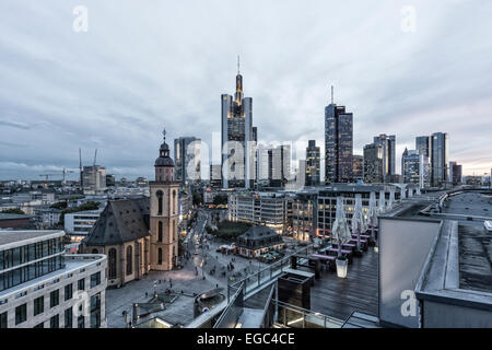 Skyline di Francoforte a Hauptwache, il quartiere finanziario di Francoforte, Germania Foto Stock