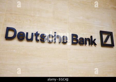 Deutsche Bank firmare al di fuori del muro di Londra il ramo London REGNO UNITO Foto Stock