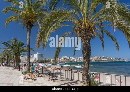 Platja de ses Figueretes e Spiaggia, Eivissa, Ibiza, Pityuses, isole Baleari, Spagna, Europa Foto Stock