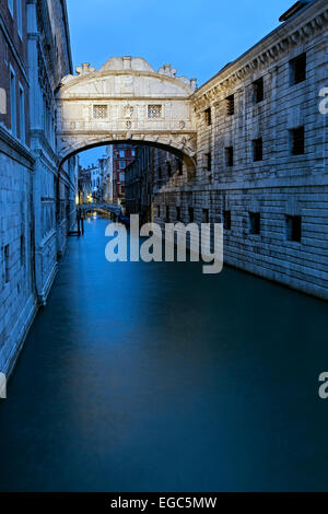 Ponte dei Sospiri e Canal, Venezia, Italia Foto Stock