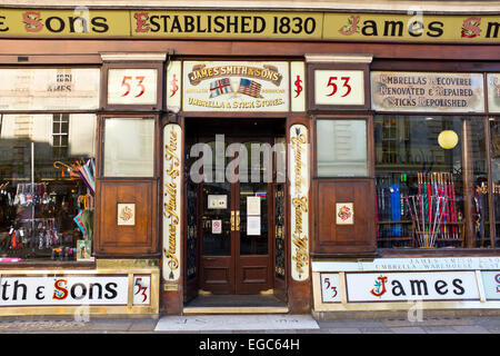 James Smith e figli,ombrelli, bastoni,Malacca canne,parola bastoni, personalizzata,argento gestite,53 New Oxford Street London Foto Stock