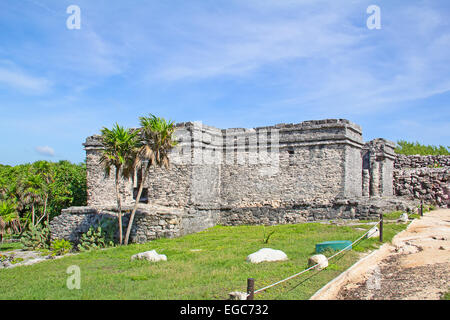 Le rovine della fortezza di Maya e tempio vicino a Tulum, Messico Foto Stock