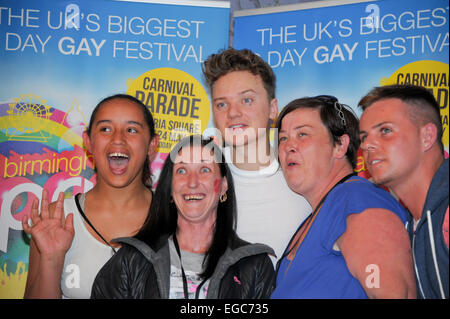 White Dee al Pride Birmingham 2014 dotate di: Bianco Dee,Deirdre Kelly,Conor Maynard,Caitlin Kelly dove: Birmingham, Regno Unito quando: 20 Ago 2014 Foto Stock