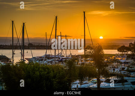 Tramonto sull'Embarcadero a San Diego, California. Foto Stock