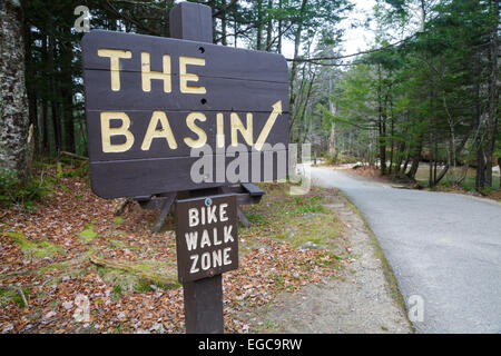 Franconia Notch State Park - Il fiume Pemigewasset vicino al 'il bacino" area di visualizzazione a Lincoln, New Hampshire USA durante il Foto Stock