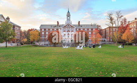 Radcliffe Quad alloggiamento undergrad presso la Harvard University di cadere in Cambridge, MA, Stati Uniti d'America nel novembre 2013. Foto Stock