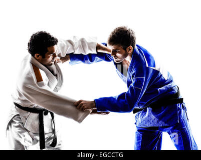Due judoka fighters uomini valorosi in silhouette su sfondo bianco Foto Stock