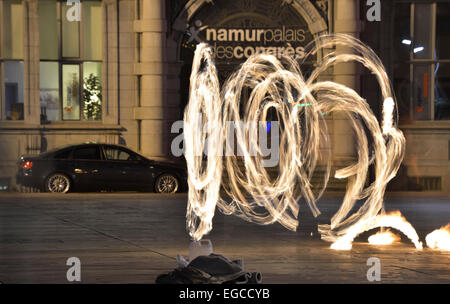 Fire giocoliere in Place d'Armes, Namur, Belgio Foto Stock