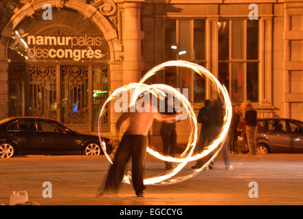 Fire giocoliere in Place d'Armes, Namur, Belgio Foto Stock