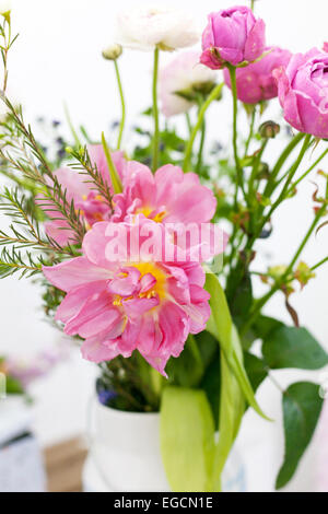 Incredibile rose bouquet di tulipani in vaso Foto Stock