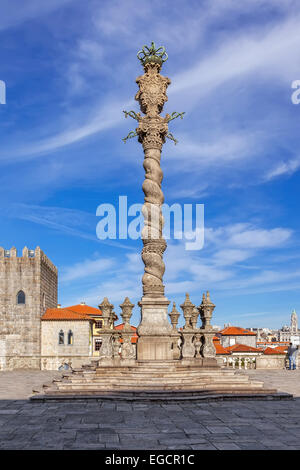 La Gogna collocato in piazza del Duomo aka Terreiro da sé davanti alla cattedrale di Porto o Sé Catedral do Porto. Foto Stock