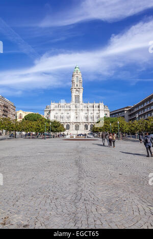 Porto, Portogallo. Dicembre 29, 2014: il Municipio di Porto situato nella parte superiore della Aliados Avenue Foto Stock