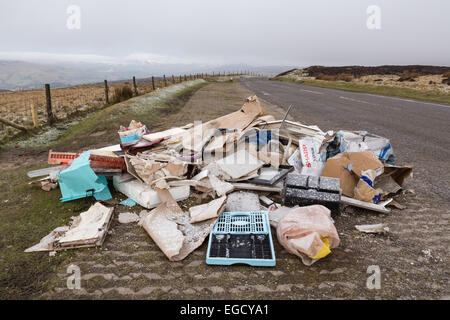 Volare il ribaltamento nel Derbyshire campagna, vicino a bordo Stanage nel Peak District. Febbraio 2015 Foto Stock