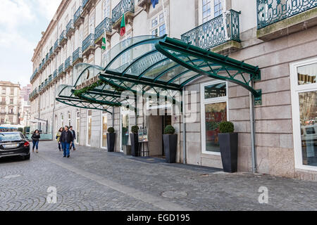 Ingresso del Palacio das Cardosas Intercontinental Hotel di fronte al Aliados Avenue e Piazza Liberdade. Un hotel a cinque stelle. Foto Stock