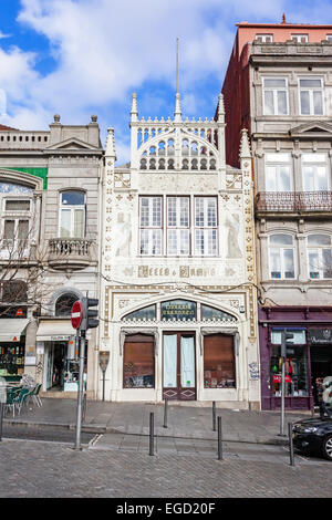 Porto, Portogallo.Il famoso Lello e Irmao Bookstore, considerata come una delle più belle librerie del mondo Foto Stock