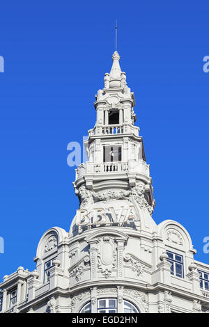 Porto, Portogallo. Il BBVA banca edificio sulla Aliados Avenue Foto Stock
